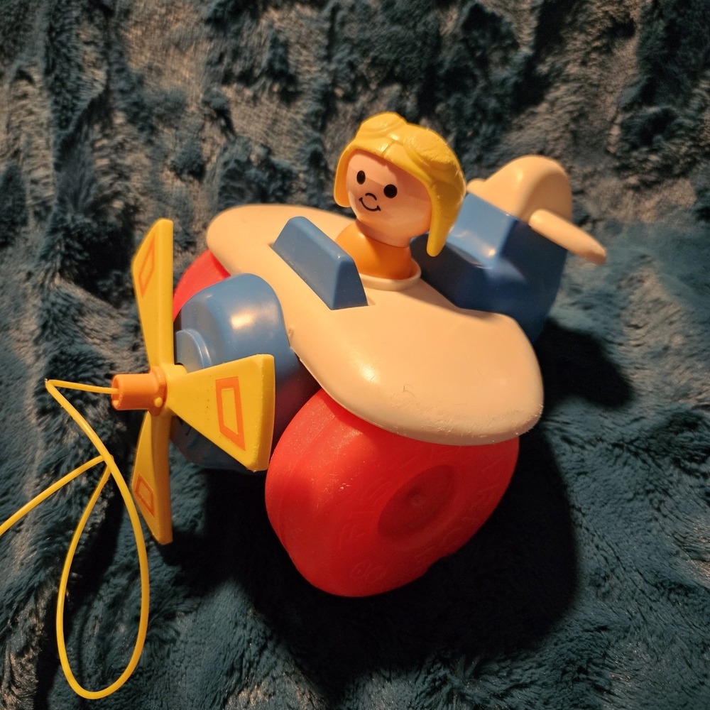 Vintage FISHER PRICE Airplane & Little People‎ Pilot Kids Pull Toy 1980 - Picture 3 of 6